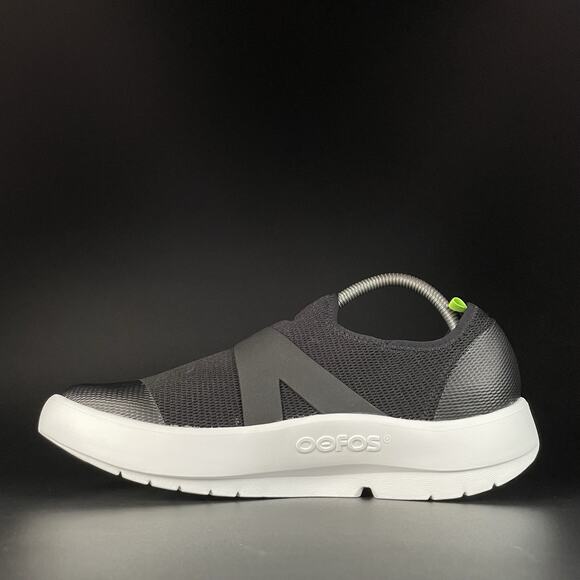 Oofos OOmg eeZee Men’s Size 10 Comfort Slip On Recovery Sneakers Shoes Black EUC main image 4
